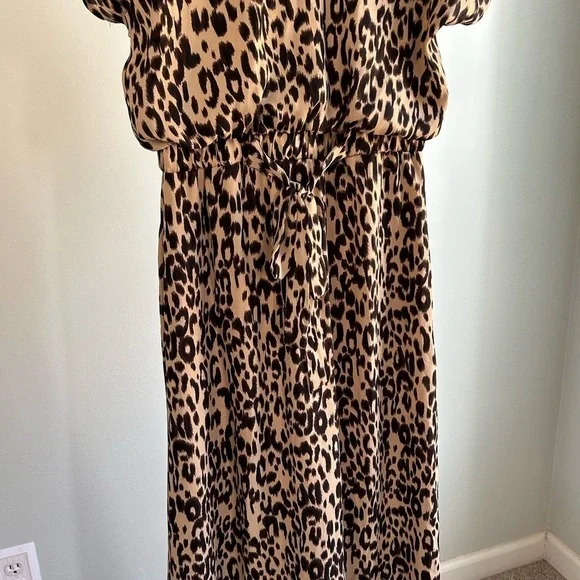 Sienna Sky Short Sleeve Cheetah Print Midi Dress - Picture 2 of 4